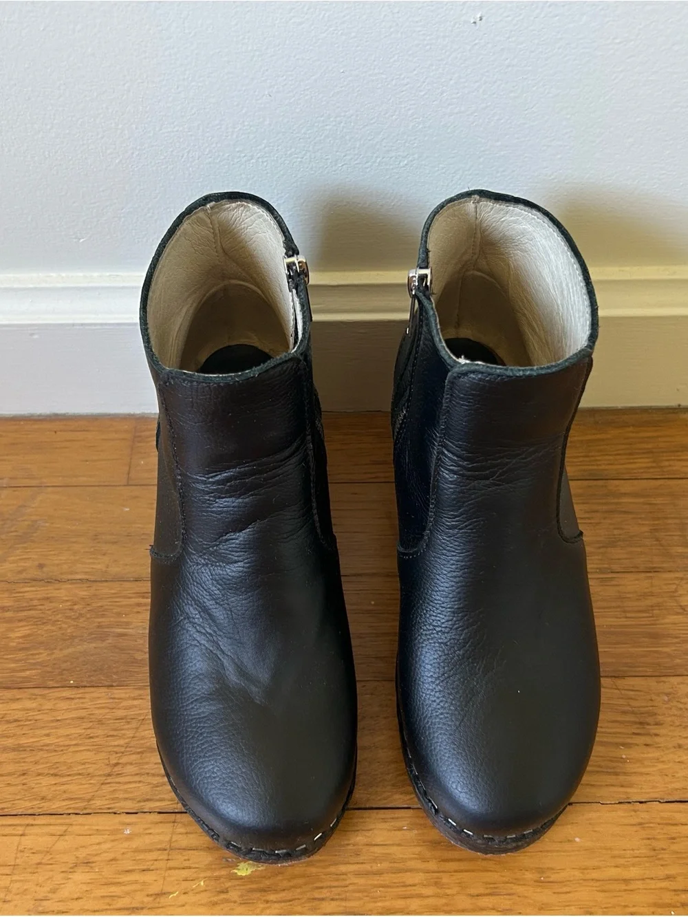 Maguba black leather